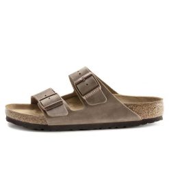Sandały Birkenstock Arizona Dorosłych. Brązowe sandały damskie Birkenstock, bez wzorów, z nubiku, bez obcasa, bez zapięcia. Za 511.70 zł.