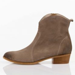 Cappuccino skórzane Polskie botki damskie na obcasie Deoni D398A. Botki damskie Deoni, na jesień, z jeansu, boho, bez obcasa, na obcasie, bez zapięcia. Za 519.00 zł.