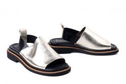 BOMBONELLA G029 58 T2554-1 33 czarno-złoty, sandały damskie. Żółte sandały damskie Bombonella, bez wzorów, ze skóry, bez obcasa, na obcasie, bez zapięcia. Za 224.90 zł.