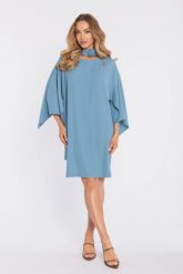 Elegancka trapezowa sukienka oversize błękit. Niebieskie sukienki damskie MOE, bez wzorów, z materiału, eleganckie, bez ramiączek. Za 349.00 zł.