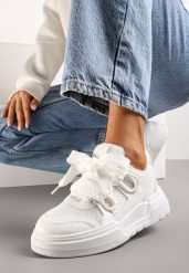 Białe Sneakersy na Grubej Podeszwie z Ozdobnymi Sznurówkami Zeldema. Białe obuwie sportowe damskie Renee, z jeansu, bez zapięcia. Za 89.99 zł.