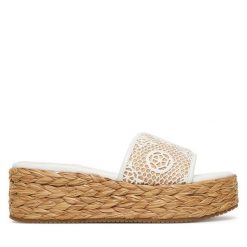 Espadryle Guess. Białe espadryle damskie Guess, z aplikacjami, bez obcasa. Za 519.99 zł.