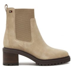 Sztyblety Tommy Hilfiger. Brązowe botki damskie Tommy Hilfiger, bez obcasa, na słupku, bez zapięcia. Za 749.99 zł.
