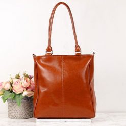 Torebka skórzana damska DAN-A T177 camel. Brązowe torebki klasyczne damskie DAN-A, ze skóry, duże, bez dodatków. Za 379.99 zł.