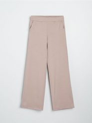 Spodnie dresowe z szerokimi nogawkami soft touch - brązowy. Brązowe spodnie sportowe damskie Sinsay, l, bez wzorów, z dresówki. Za 59.99 zł.