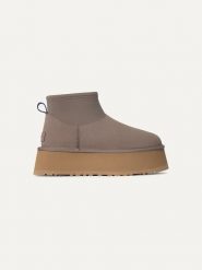 UGG Skórzane botki "Classic Mini Dipper" w kolorze fioletowym rozmiar: 40. Różowe botki damskie Ugg, z materiału, bez obcasa, na platformie, bez zapięcia. Za 724.78 zł.