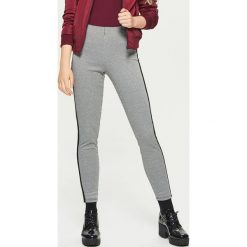 Jegginsy z czarnym lampasem - Szary. Szare jeansy damskie Cropp. Za 69.99 zł.