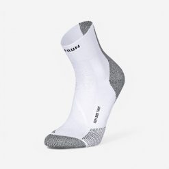 Skarpetki do biegania Kiprun Run 900 średnie cienkie. Białe skarpetki damskie KIPRUN, bez wzorów, z materiału. Za 39.99 zł.