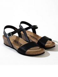 BACKSUN Sandały "Calabria" w kolorze czarnym na koturnie rozmiar: 42. Czarne sandały damskie Backsun, bez wzorów, z materiału, z otwartym noskiem, bez obcasa, na koturnie, bez zapięcia. Za 130.99 zł.