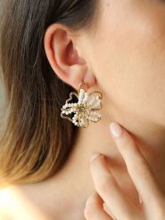 Charlize Pozłacane kolczyki-wkrętki z kryształami i cyrkoniami rozmiar: onesize. Białe kolczyki damskie Charlize, z cyrkonią, pozłacane. Za 96.14 zł.