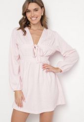 Różowa Sukienka o Rozkloszowanym Kroju Ozdobiona Wiązaniem Elretira. Czerwone sukienki damskie Born2be, bez wzorów, eleganckie, bez ramiączek. Za 179.99 zł.