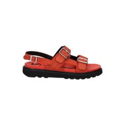 Sandały KICKERS NEOSUMMER Czerwony. Czerwone sandały damskie Kickers, bez wzorów, ze skóry, bez obcasa, bez zapięcia. Za 354.99 zł.