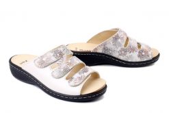 DR. BRINKMANN 700734-08 beige, klapki damskie. Brązowe klapki damskie Dr. Brinkmann, bez wzorów, ze skóry, bez obcasa, bez zapięcia. Za 280.42 zł.