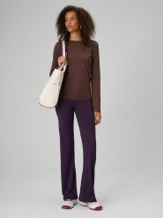 4F Legginsy dzianinowe z rozszerzanymi nogawkami damskie - fioletowe L. Fioletowe legginsy damskie 4F, l, bez wzorów, z dzianiny. Za 149.99 zł.