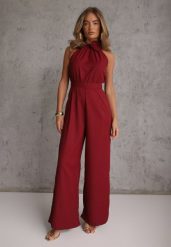 Bordowy Elegancki Kombinezon z Górą Halter Ozdobioną Różą 3D Dephousa. Czerwone sukienki damskie Renee, bez wzorów, eleganckie, bez ramiączek. Za 169.99 zł.