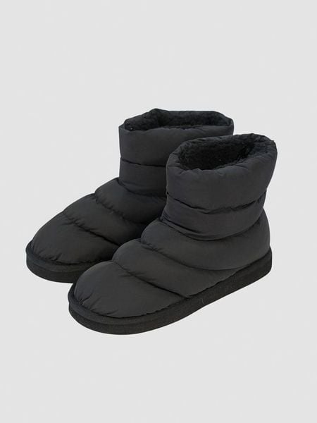 Monki Botki w kolorze czarnym rozmiar: 36/37. Czarne botki damskie Monki, z materiału, bez obcasa, bez zapięcia. Za 39.99 zł.