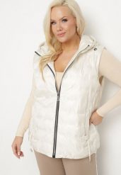 Jasnobeżowa Pikowana Kamizelka z Kapturem i Ściągaczem w Talii Evelbia. Brązowe kamizelki damskie Born2be, plus size, z aplikacjami, z jeansu, z kapturem. Za 179.99 zł.