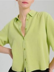 Koszula z krótkim rękawem z lyocellu - zielony. Zielone koszule damskie Sinsay, l, bez wzorów, z lyocellu, bez kołnierzyka, bez ramiączek. Za 49.99 zł.