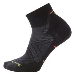Smartwool - Damskie skarpety do biegania Ankle Zero Cushion lekkie. Czarne skarpetki damskie Smartwool, bez wzorów, z materiału. Za 152.00 zł.