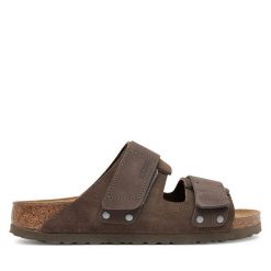 Klapki Birkenstock. Szare klapki damskie Birkenstock, bez wzorów, bez obcasa, bez zapięcia. Za 493.99 zł.