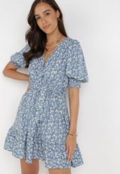 Niebieska Sukienka Salesi. Niebieskie sukienki damskie Born2be, z aplikacjami, z materiału, bez ramiączek. Za 199.99 zł.