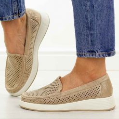 Złote ażurowe mokasyny damskie Sergio Leone Mk097H. Żółte mokasyny damskie Sergio Leone, na lato, z jeansu, z okrągłym noskiem, bez obcasa. Za 149.00 zł.