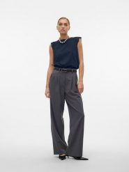 Vero Moda Koszulka w kolorze granatowym rozmiar: XL. Niebieskie bluzki damskie Vero Moda, xl, bez wzorów, z bawełny, bez kołnierzyka, bez ramiączek. Za 79.03 zł.