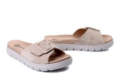 DR. BRINKMANN 700998-08 beige, klapki damskie. Brązowe klapki damskie Dr. Brinkmann, bez wzorów, ze skóry, bez obcasa, bez zapięcia. Za 263.42 zł.