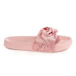 Puma Fenty klapki satynowe, srebrno-różowe. Czerwone klapki damskie 187, bez wzorów, z materiału, bez obcasa, na płaskiej podeszwie, bez zapięcia. Za 288.99 zł.