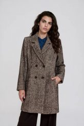 Krótki płaszcz w jodełkę czarny. Czarne płaszcze damskie MOODO, l, bez wzorów, z poliamidu, bez kaptura. Za 289.99 zł.