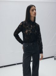 Koronkowa koszula - czarny. Czarne koszule damskie Reserved, l, bez wzorów, z dzianiny, bez kołnierzyka, bez ramiączek. W wyprzedaży za 59.99 zł.