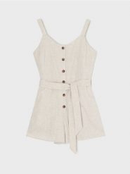 Bawełniany kombinezon letni z ozdobnymi guzikami - kremowy. Białe kombinezony damskie Sinsay, na lato, l, bez wzorów, z bawełny, bez kołnierzyka, bez ramiączek. W wyprzedaży za 22.99 zł.