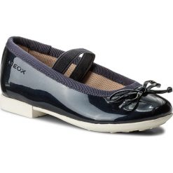 Baleriny GEOX - J Plie' I J5455I 000HI C4002 M Navy. Niebieskie baleriny dziewczęce Geox, z materiału. W wyprzedaży za 169.00 zł.