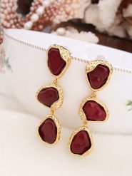 Pierres de Jade Pozłacane kolczyki-wkrętki z agatami rozmiar: onesize. Czerwone kolczyki damskie Pierres de Jade, z agatem, pozłacane. Za 60.99 zł.