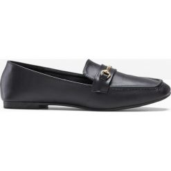Półbuty loafersy. Czarne półbuty damskie bonprix, bez wzorów, bez obcasa, bez zapięcia. Za 99.99 zł.