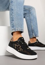 Czarne Sneakersy z Nitami i Gwiazdą Viroti. Czarne obuwie sportowe damskie Born2be, z jeansu, bez zapięcia. Za 109.99 zł.