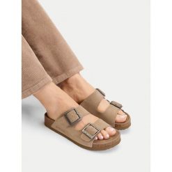 Klapki G-Star. Brązowe klapki damskie G-Star, bez wzorów, bez obcasa, bez zapięcia. Za 179.99 zł.