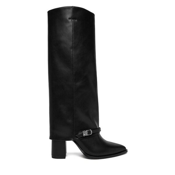 Kozaki Nine West. Czarne kozaki damskie Nine West, bez obcasa, na słupku, bez zapięcia. Za 359.99 zł.