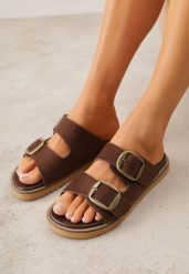 Brązowe Klapki VICES Ozdobione Dużymi Klamrami Jenniviane. Brązowe klapki damskie Renee, bez wzorów, z jeansu, bez obcasa, na płaskiej podeszwie, bez zapięcia. Za 99.99 zł.