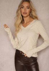 Beżowy Sweter z Dodatkiem Kaszmiru o Klasycznym Kroju Taianne. Brązowe swetry klasyczne damskie Renee, z kaszmiru, bez kołnierzyka. Za 79.99 zł.