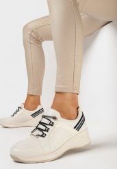 Beżowe Sneakersy na Niskim Koturnie z Ozdobnymi Napisami ze Skórzaną Wkładką Drilvia. Brązowe obuwie sportowe damskie Born2be, bez zapięcia. Za 119.99 zł.