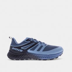Buty do biegania damskie, Trailfly Standard W. Czarne obuwie sportowe damskie Inov-8, z gumy, bez zapięcia, do biegania. Za 499.99 zł.