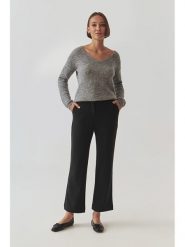 TATUUM Spodnie w kolorze czarnym rozmiar: 44. Czarne spodnie materiałowe damskie TATUUM, bez wzorów, z materiału. Za 148.61 zł.