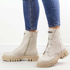 Beżowe botki damskie na traperze Jezzi 2150-19. Brązowe botki damskie Jezzi, na jesień, ze skóry, eleganckie, bez obcasa, bez zapięcia. Za 229.00 zł.