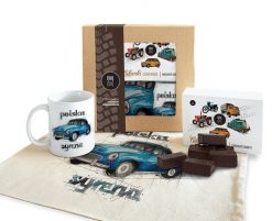 Syrena — paczka (Zawartość paczki: koszulka - torba - kubek - słodycze; Rozmiar koszulki / bluzy: 7 - 8 lat; Kolor koszulki / bluzy: biały; Rodzaj nad. Białe koszulki damskie nikiniki, s, bez wzorów, z bawełny, bez kołnierzyka, bez ramiączek. Za 139.00 zł.