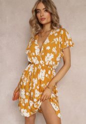 Żółta Sukienka Mini z Wiskozy w Kwiaty i Kopertowym Dekoltem Irimette. Żółte sukienki damskie Renee, bez wzorów, z wiskozy, bez ramiączek. W wyprzedaży za 39.99 zł.