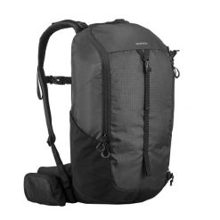 Plecak turystyczny Quechua MH100 20 l. Czarne plecaki QUECHUA, bez wzorów, z materiału. Za 129.99 zł.