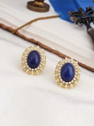 L'Atelier de Gaia Pozłacane kolczyki-wkrętki z lapis lazuli i perłami rozmiar: onesize. Niebieskie kolczyki damskie L'Atelier de Gaia, z lazurytem, pozłacane. Za 79.03 zł.