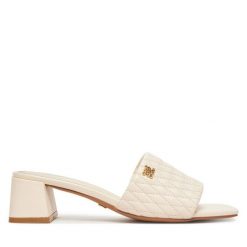 Klapki Nine West. Brązowe klapki damskie Nine West, bez wzorów, bez obcasa, bez zapięcia. Za 125.99 zł.