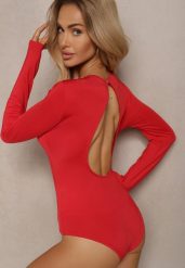 Czerwone Body z Wiskozą i Odkrytymi Plecami Riatria. Czerwone body i gorsety Renee, bez wzorów, z wiskozy. Za 79.99 zł.